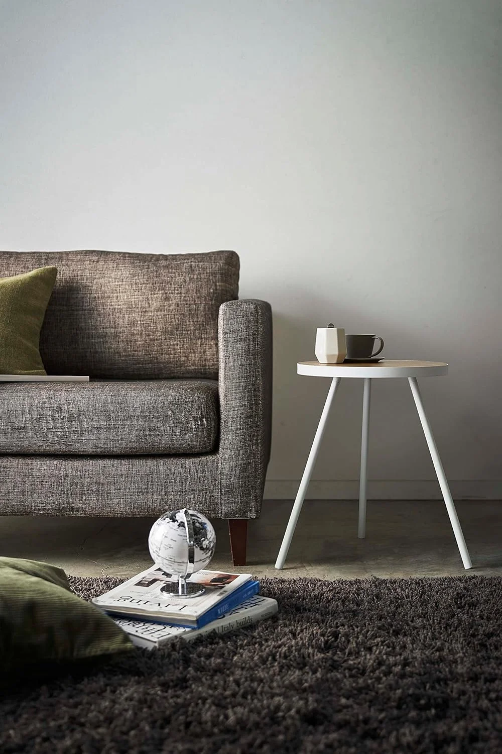 میز عسلی یامازاکی هوم، میز کنار تختی یا میز قهوه برای اتاق نشیمن یا اتاق خواب، میز شب پایه دار دایره ای کوچک مدرن، فولاد + چوب، حداقل مونتاژ مورد نیاز. میز عسلی یامازاکی هوم، میز کنار تختی یا میز قهوه برای اتاق نشیمن یا اتاق خواب، میز شب پایه دار دایره ای کوچک مدرن، فولاد + چوب، حداقل مونتاژ مورد نیاز.