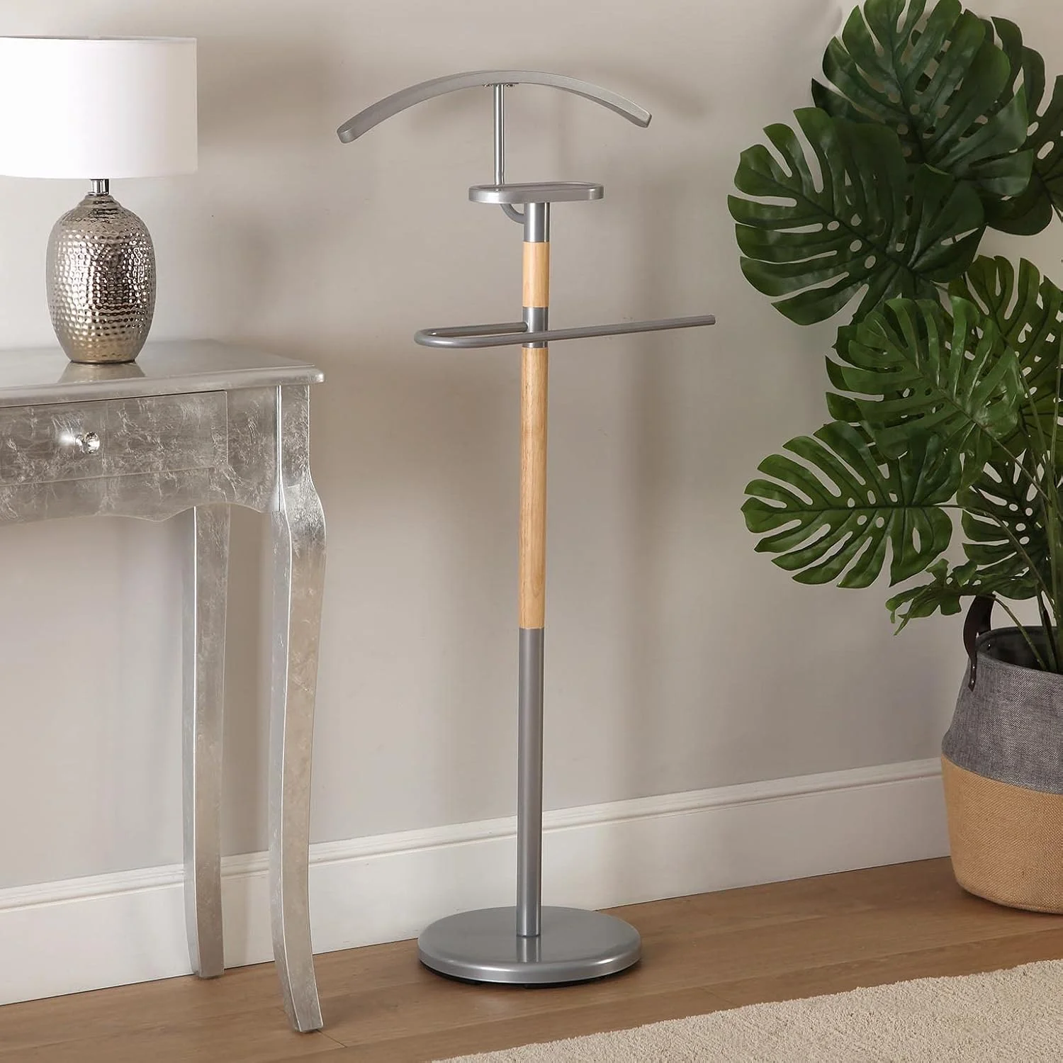 پایه کنار تختی چند منظوره مدرن Versa Holstebro با 2 آویز لباس مردانه یا زنانه، ابعاد (ارتفاع x طول x عرض) 112 x 28.7 x 46.5 سانتی متر، فلز و چوب، خاکستری پایه کنار تختی چند منظوره مدرن Versa Holstebro با 2 آویز لباس مردانه یا زنانه، ابعاد (ارتفاع x طول x عرض) 112 x 28.7 x 46.5 سانتی متر، فلز و چوب، خاکستری