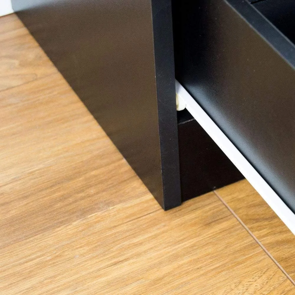 میز کنار تختی مشکی Vida Designs، 1 کشو با دستگیره و ریل فلزی، دارای پشتیبانی منحصر به فرد ضد خمیدگی کشو، مبلمان اتاق خواب Riano میز کنار تختی مشکی Vida Designs، 1 کشو با دستگیره و ریل فلزی، دارای پشتیبانی منحصر به فرد ضد خمیدگی کشو، مبلمان اتاق خواب Riano