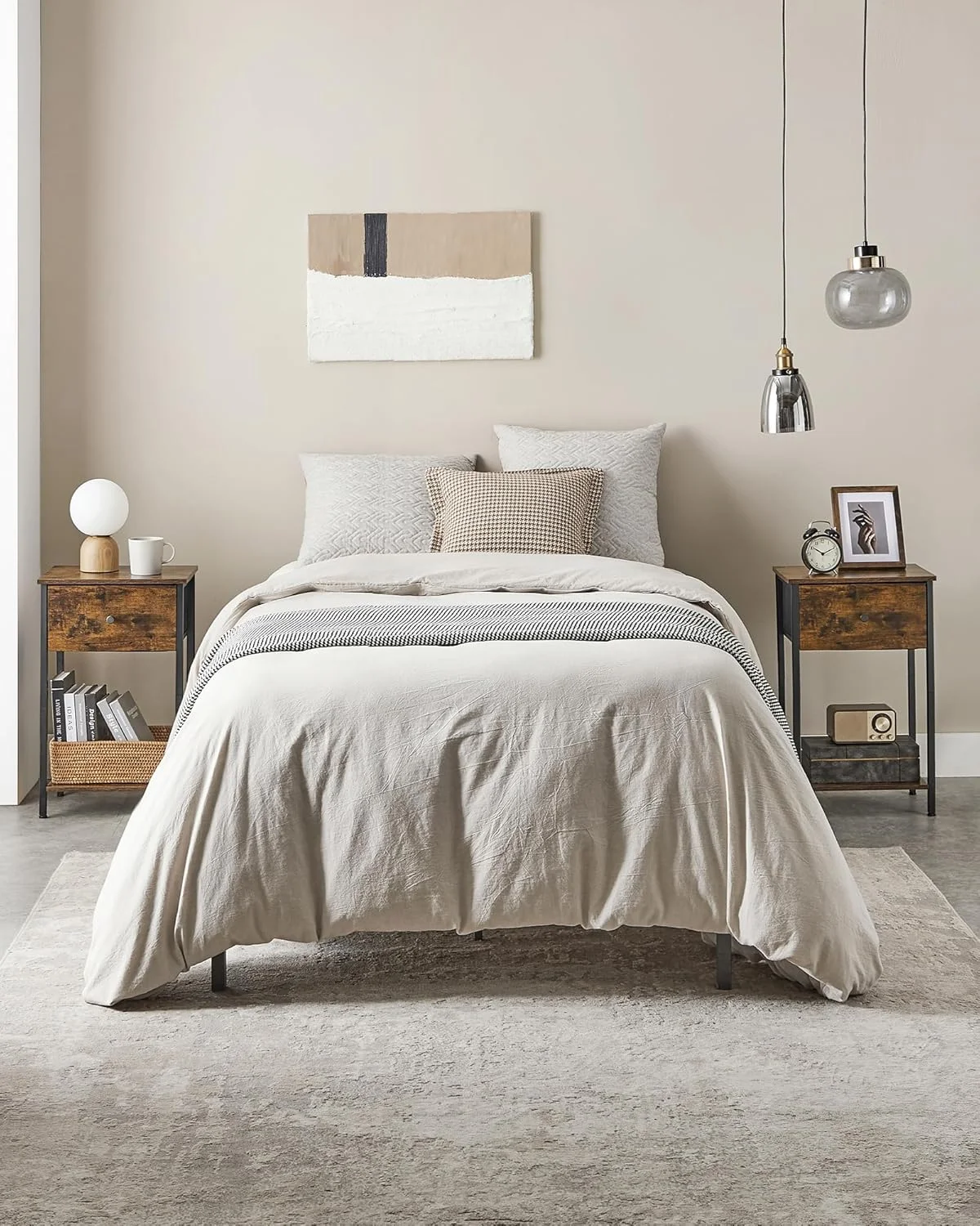 پاتختی VASAGLE، ست 2 عددی با کشو پارچه ای، میزهای کنار تختی 61 سانتی متری با قفسه ذخیره سازی، مناسب اتاق خواب، قهوه ای روستایی + مشکی پاتختی VASAGLE، ست 2 عددی با کشو پارچه ای، میزهای کنار تختی 61 سانتی متری با قفسه ذخیره سازی، مناسب اتاق خواب، قهوه ای روستایی + مشکی