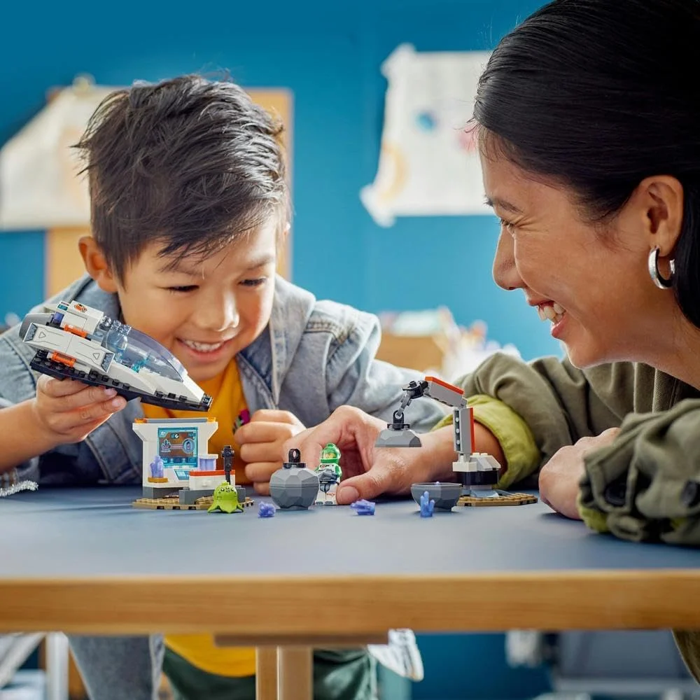 لگو سیتی، سفینه فضایی و مجموعه اکتشاف سیارک، اسباب بازی ایستگاه فضایی برای پسران و دختران 4 سال به بالا، به همراه یک فیگور بیگانه و 2 مینی فیگور فضانورد برای بازی خیالی، هدیه رمضان برای کودکان 60429 لگو سیتی، سفینه فضایی و مجموعه اکتشاف سیارک، اسباب بازی ایستگاه فضایی برای پسران و دختران 4 سال به بالا، به همراه یک فیگور بیگانه و 2 مینی فیگور فضانورد برای بازی خیالی، هدیه رمضان برای کودکان 60429