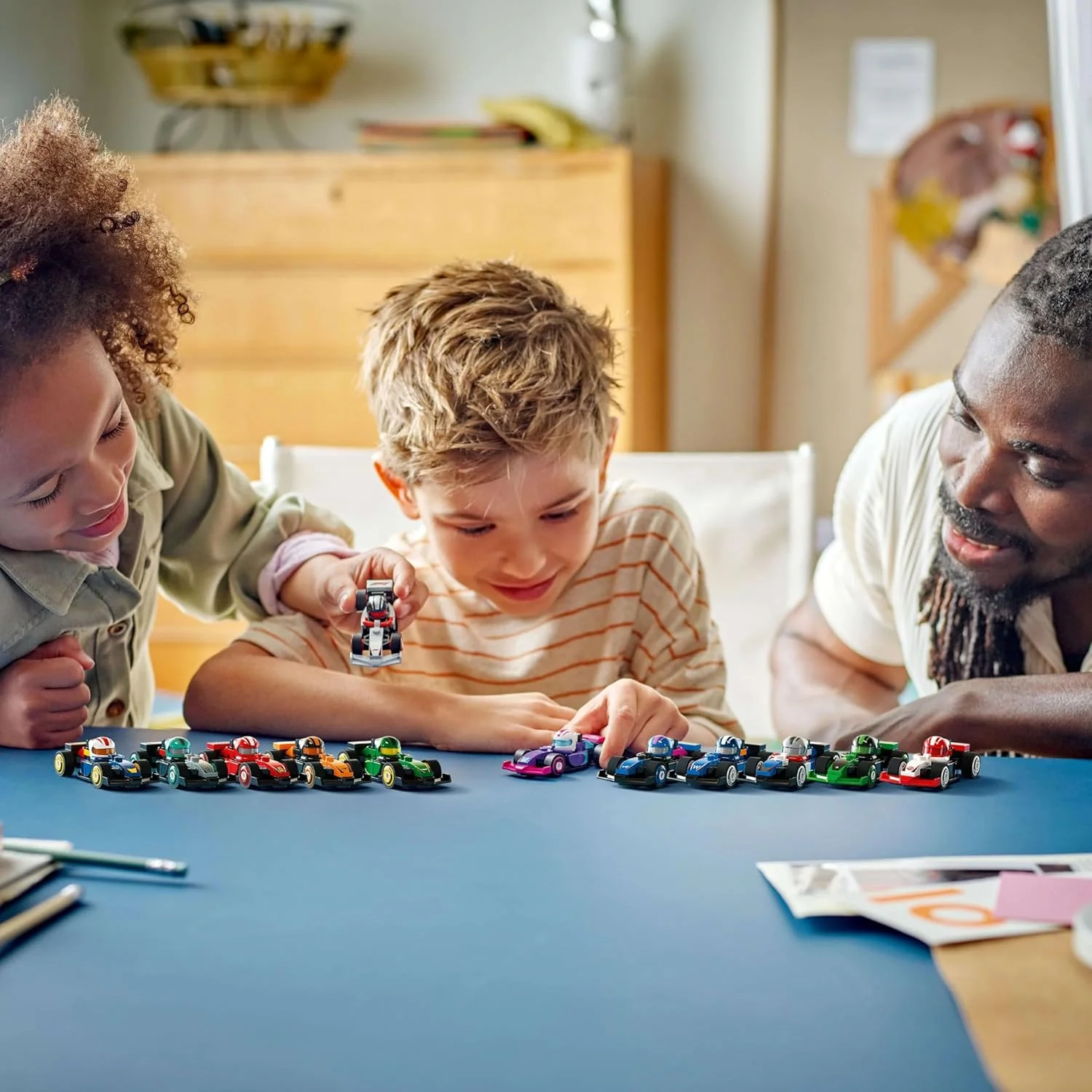 فیگورهای کوچک لگو، ماشین های مسابقه ای کلکسیونی فرمول 1 - یکی از 12 مدل مینی ماشین با کلاه ایمنی راننده و چرخ های متحرک را دریافت کنید - تیم های فرمول 1 شامل فراری، مرسدس، مک لارن، ردبول - جعبه شانسی - 71049 فیگورهای کوچک لگو، ماشین های مسابقه ای کلکسیونی فرمول 1 - یکی از 12 مدل مینی ماشین با کلاه ایمنی راننده و چرخ های متحرک را دریافت کنید - تیم های فرمول 1 شامل فراری، مرسدس، مک لارن، ردبول - جعبه شانسی - 71049