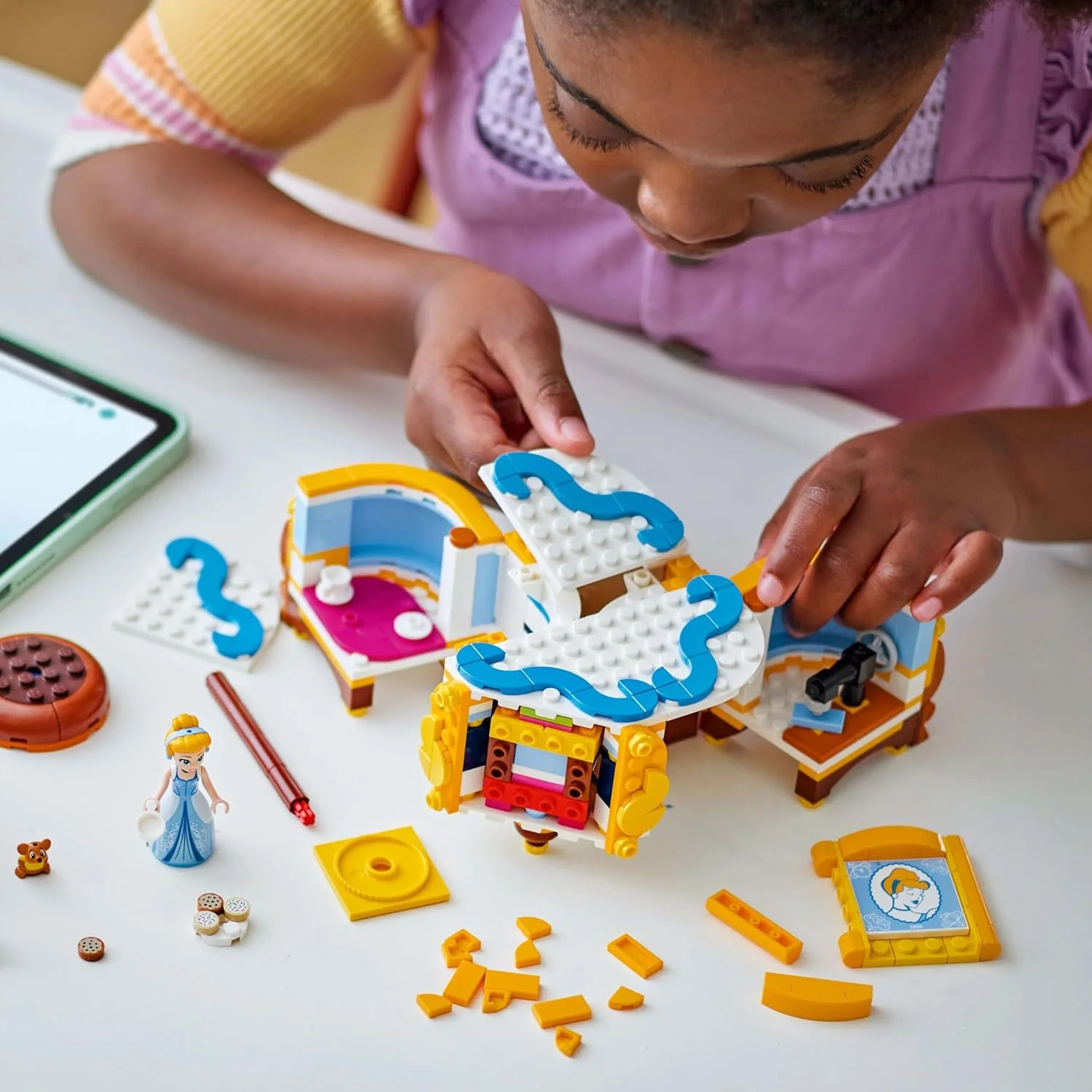 لگو دیزنی پرنسس لباس سیندرلا - اسباب بازی ساختنی برای دختران و پسران 9+ ساله - شامل یک پایه بازشو قابل تنظیم، مینی عروسک سیندرلا و یک فیگور حیوانی گاس - مجموعه خلاقانه - 43266 لگو دیزنی پرنسس لباس سیندرلا - اسباب بازی ساختنی برای دختران و پسران 9+ ساله - شامل یک پایه بازشو قابل تنظیم، مینی عروسک سیندرلا و یک فیگور حیوانی گاس - مجموعه خلاقانه - 43266