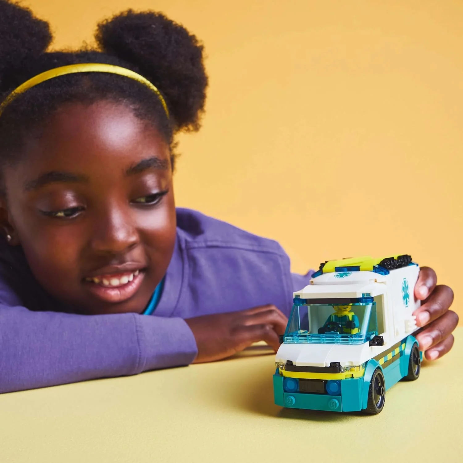 آمبولانس اورژانس LEGO City با 2 مینی فیگور - اسباب بازی های آموزشی برای پسران و دختران 5+ ساله - ایده های هدیه برای تولدها و تعطیلات - 60451