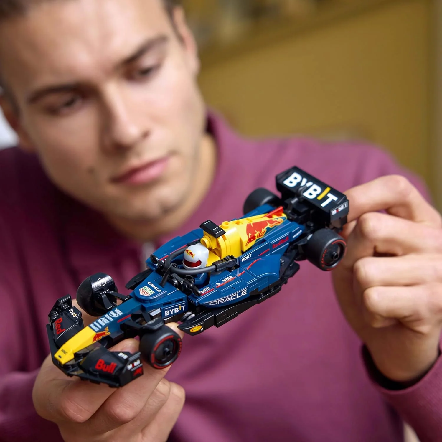 مدل ماشین مسابقه ای فرمول 1 LEGO Speed Champions Oracle Red Bull Racing RB20 به همراه مینی فیگور راننده فرمول 1 کلکسیونی - مجموعه نمایشی برای طرفداران بزرگسال موتوراسپورت و مسابقات 77243