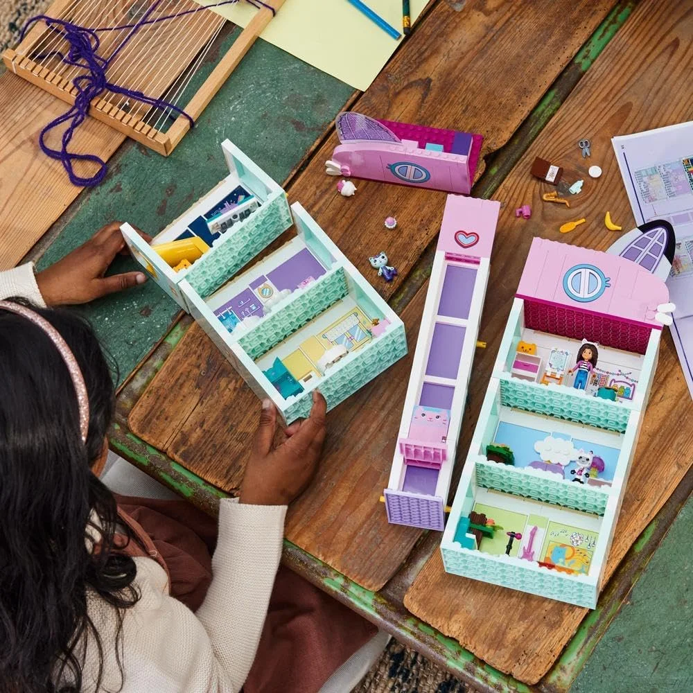 لگو 10788 خانه عروسکی گبی، مجموعه اسباب بازی خانه عروسکی 4 طبقه و 8 اتاقه با فیگورهای گبی، پندی پاوز، مرکت و کیکی به همراه لوازم جانبی، اسباب بازی های هدیه برای دختران، پسران و کودکان 4 سال به بالا