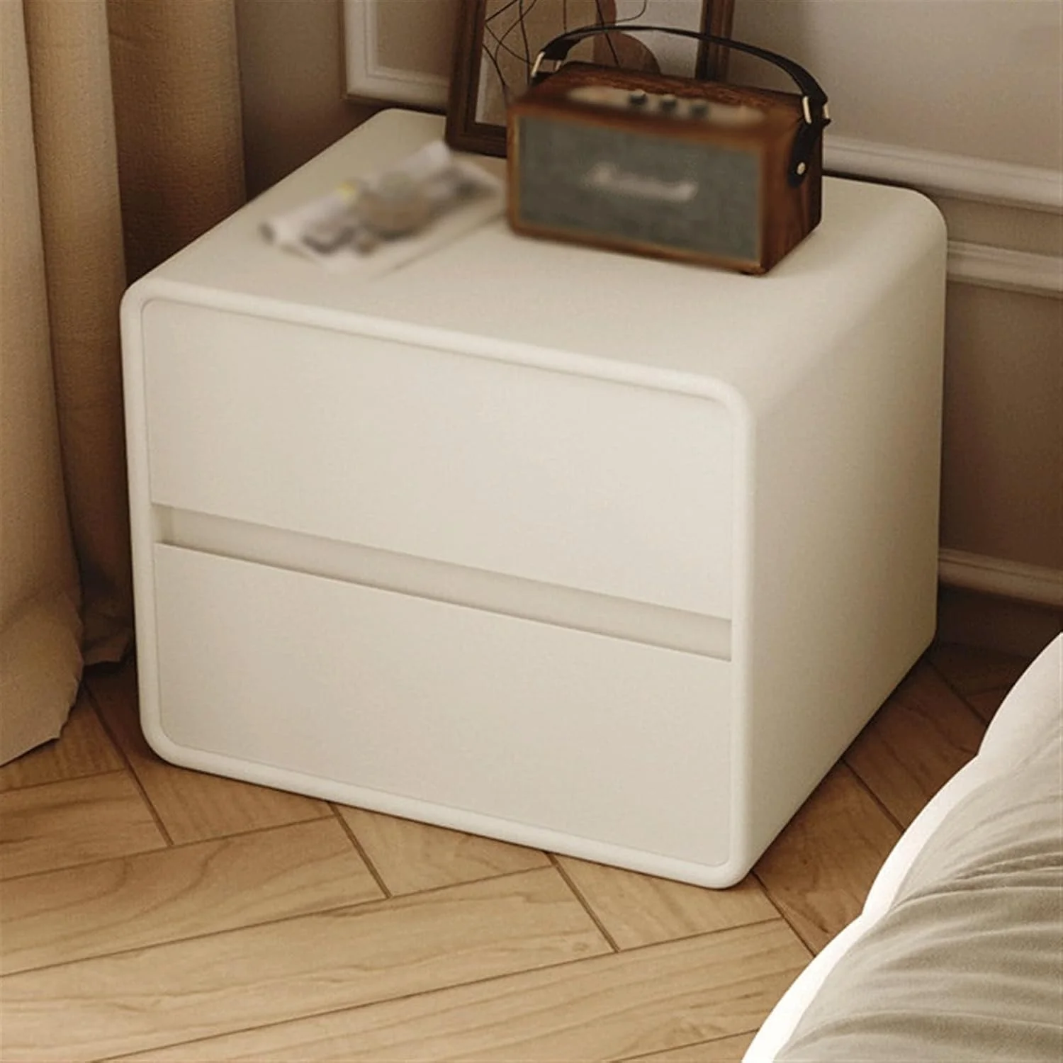 میز کنار تختی چوبی منظم با دو کشو، کابینت ذخیره سازی برای اتاق نشیمن و اتاق خواب میز کنار تختی چوبی منظم با دو کشو، کابینت ذخیره سازی برای اتاق نشیمن و اتاق خواب