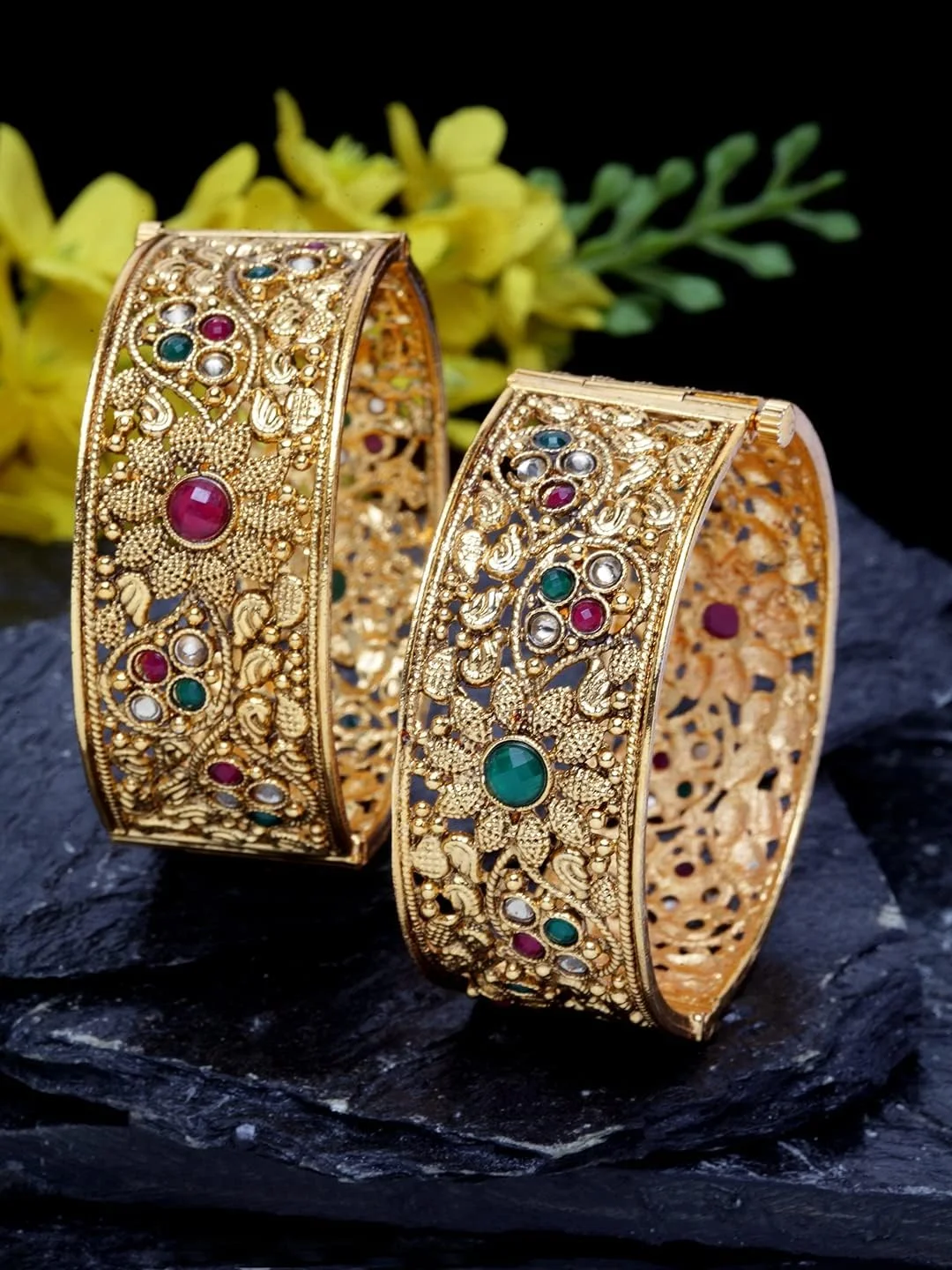 شاینینگ دیوا ست فشن 2 عددی النگو زنانه با روکش طلای شیک و جدید (طلایی) (11657b_2.4) شاینینگ دیوا ست فشن 2 عددی النگو زنانه با روکش طلای شیک و جدید (طلایی) (11657b_2.4)
