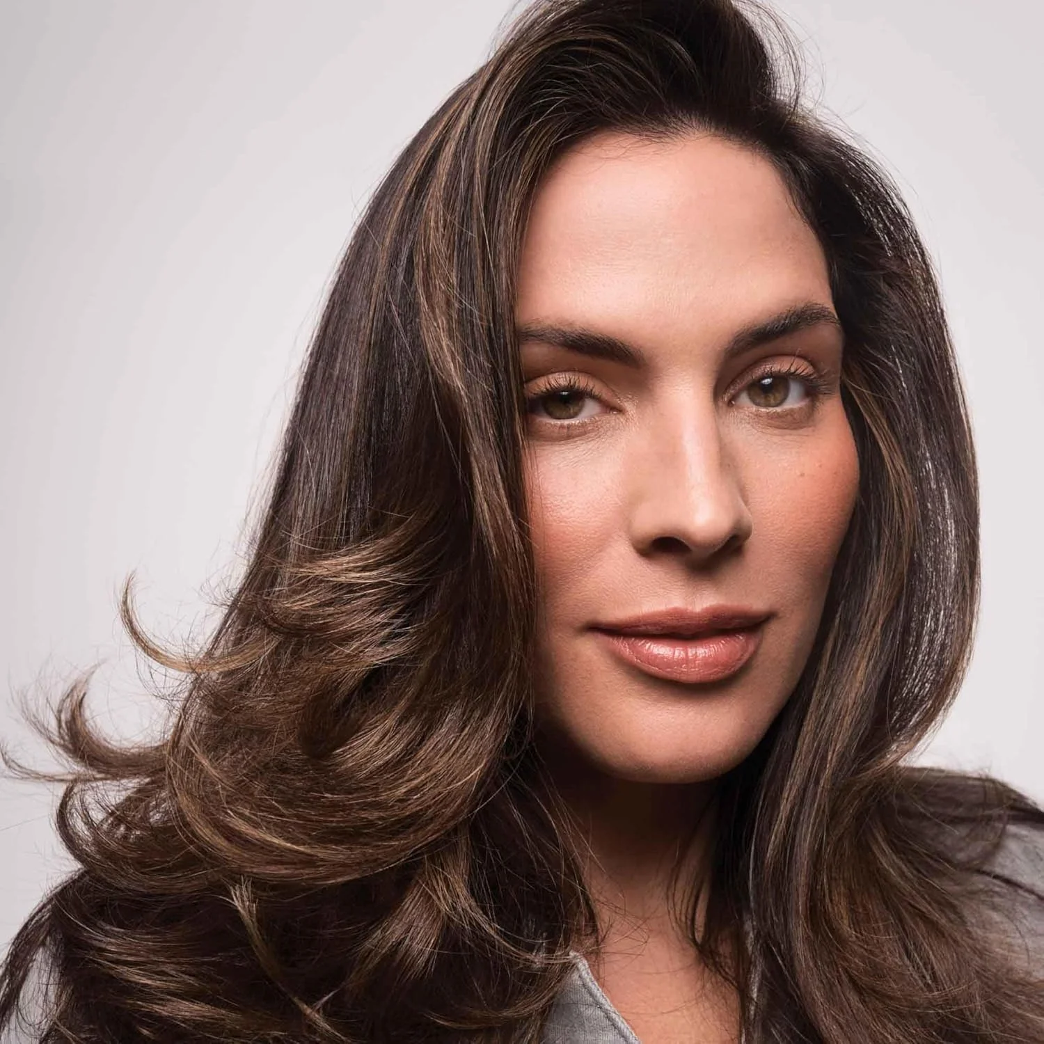 اسپری حجم دهنده و تقویت کننده ریشه مو Living proof Full Volume