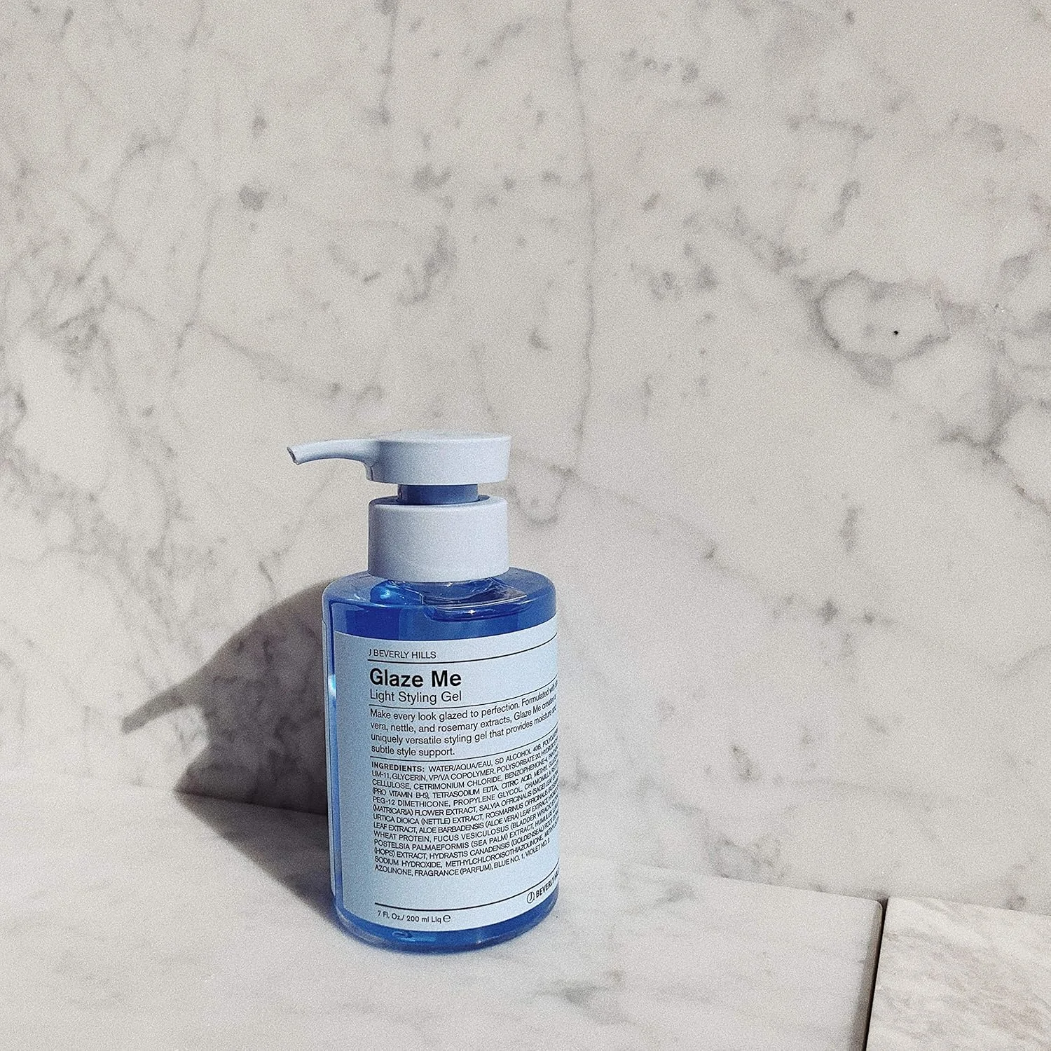 ژل موی حالت دهنده سبک J Beverly Hills Blue Glaze Me حاوی آلوئه ورا برای رطوبت، نگهدارندگی ملایم، 200 گرم