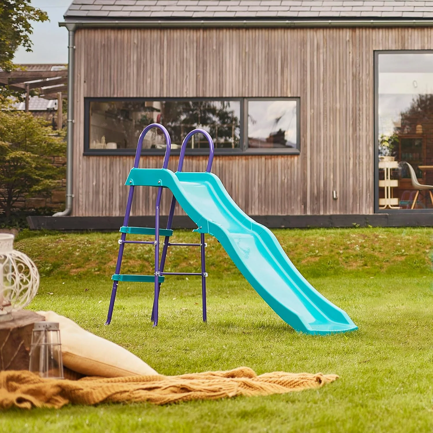 سرسره مستقل 1.8 متری Plum Haumea با نردبان، مونتاژ آسان، قاب فلزی محکم با حداکثر ظرفیت وزن 50 کیلوگرم، سرسره باغی مناسب برای پسران و دختران 3 سال به بالا، آبی سرسره مستقل 1.8 متری Plum Haumea با نردبان، مونتاژ آسان، قاب فلزی محکم با حداکثر ظرفیت وزن 50 کیلوگرم، سرسره باغی مناسب برای پسران و دختران 3 سال به بالا، آبی