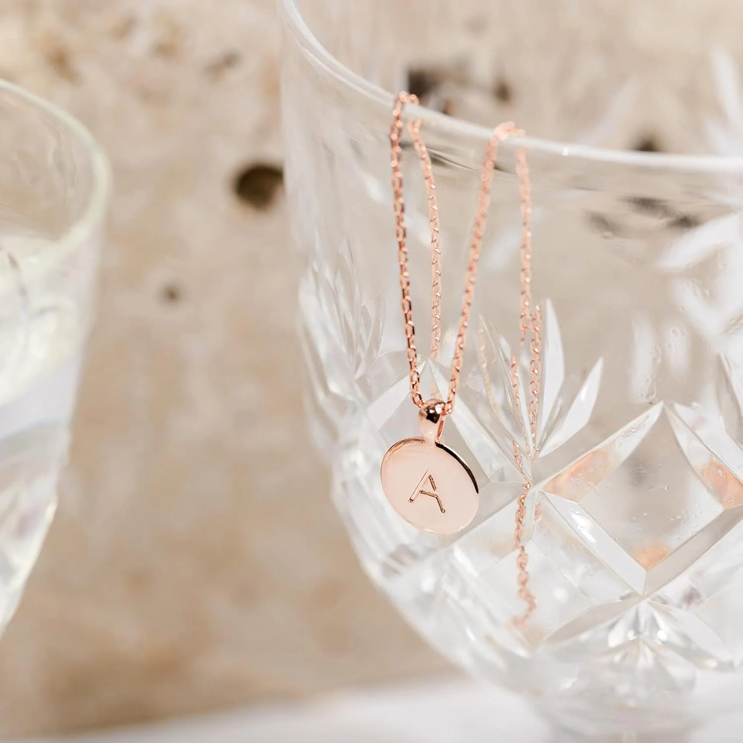 گردنبند آویز حرف اول اسم با روکش طلای 14 عیار PAVOI برای زنان | گردنبند حرف اول الفبا طلایی گردنبند آویز حرف اول اسم با روکش طلای 14 عیار PAVOI برای زنان | گردنبند حرف اول الفبا طلایی