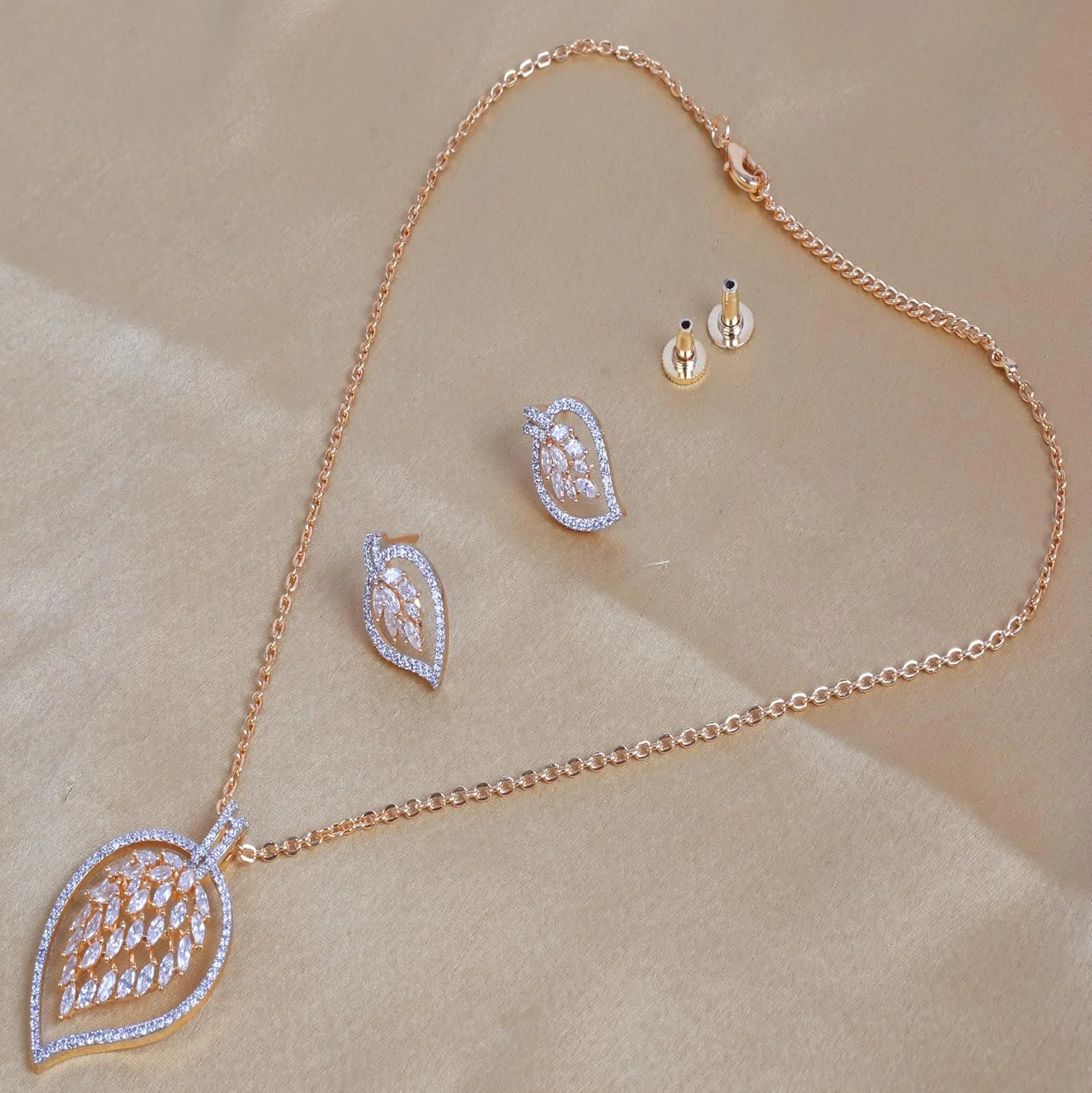 تاچ استون گوشواره آویز نگین دار طرح الماس سفید و روکش طلایی با زنجیر ضخیم برای زنان، جواهرات طراح تاچ استون گوشواره آویز نگین دار طرح الماس سفید و روکش طلایی با زنجیر ضخیم برای زنان، جواهرات طراح