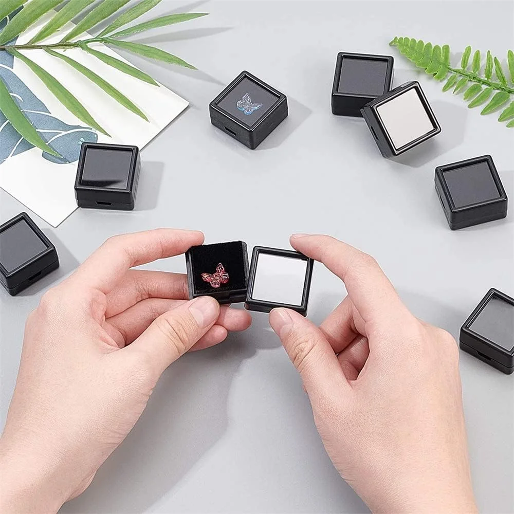 جعبه نمایش جواهرات خزنه، 12 عدد جعبه جواهرات اکریلیک مربع کوچک، محفظه با درب های شفاف و اسفنج داخلی برای نگهداری سنگ های قیمتی، سکه، بسته بندی جواهرات (مشکی، 2.95x2.95x1.65 سانتی متر) جعبه نمایش جواهرات خزنه، 12 عدد جعبه جواهرات اکریلیک مربع کوچک، محفظه با درب های شفاف و اسفنج داخلی برای نگهداری سنگ های قیمتی، سکه، بسته بندی جواهرات (مشکی، 2.95x2.95x1.65 سانتی متر)