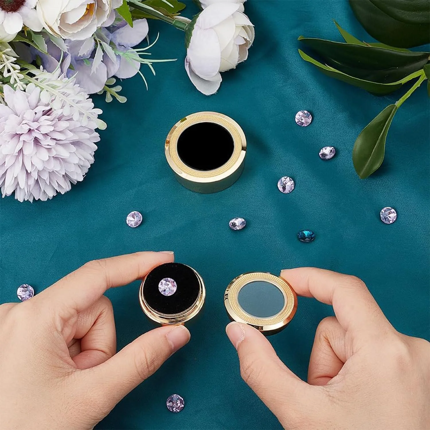 جعبه نمایش جواهرات Excefore، جعبه گرد برای نمایش الماس و سنگ های قیمتی، جعبه جواهرات آلیاژ طلایی با پنجره برای پیشنهاد ازدواج، مناسب برای جواهرات، الماس، گردنبند عروسی، در 2 اندازه جعبه نمایش جواهرات Excefore، جعبه گرد برای نمایش الماس و سنگ های قیمتی، جعبه جواهرات آلیاژ طلایی با پنجره برای پیشنهاد ازدواج، مناسب برای جواهرات، الماس، گردنبند عروسی، در 2 اندازه