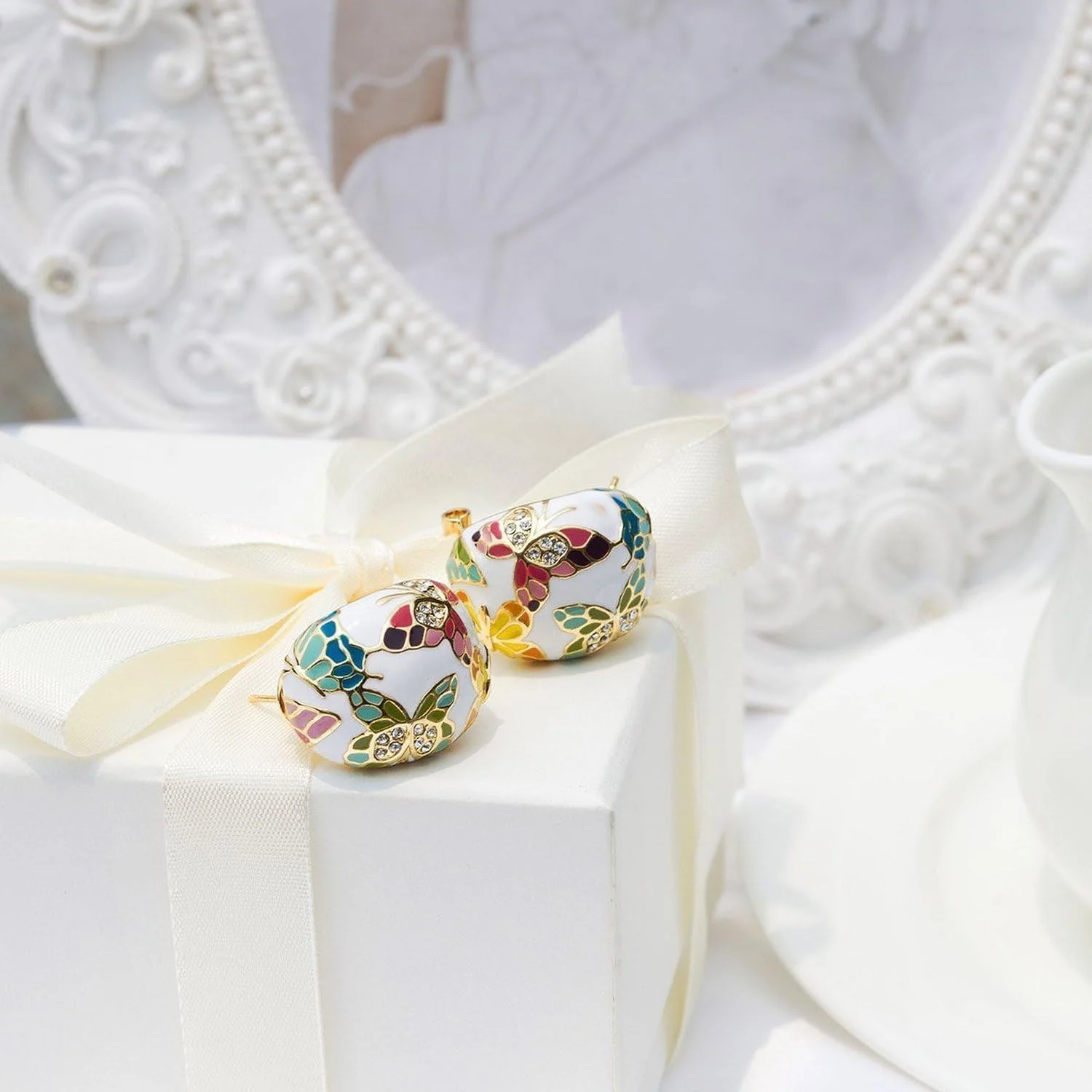 ست جواهرات زنانه شامل گردنبند آویز، گوشواره و دستبند YouBella (چند رنگ) (YBNK_5753)