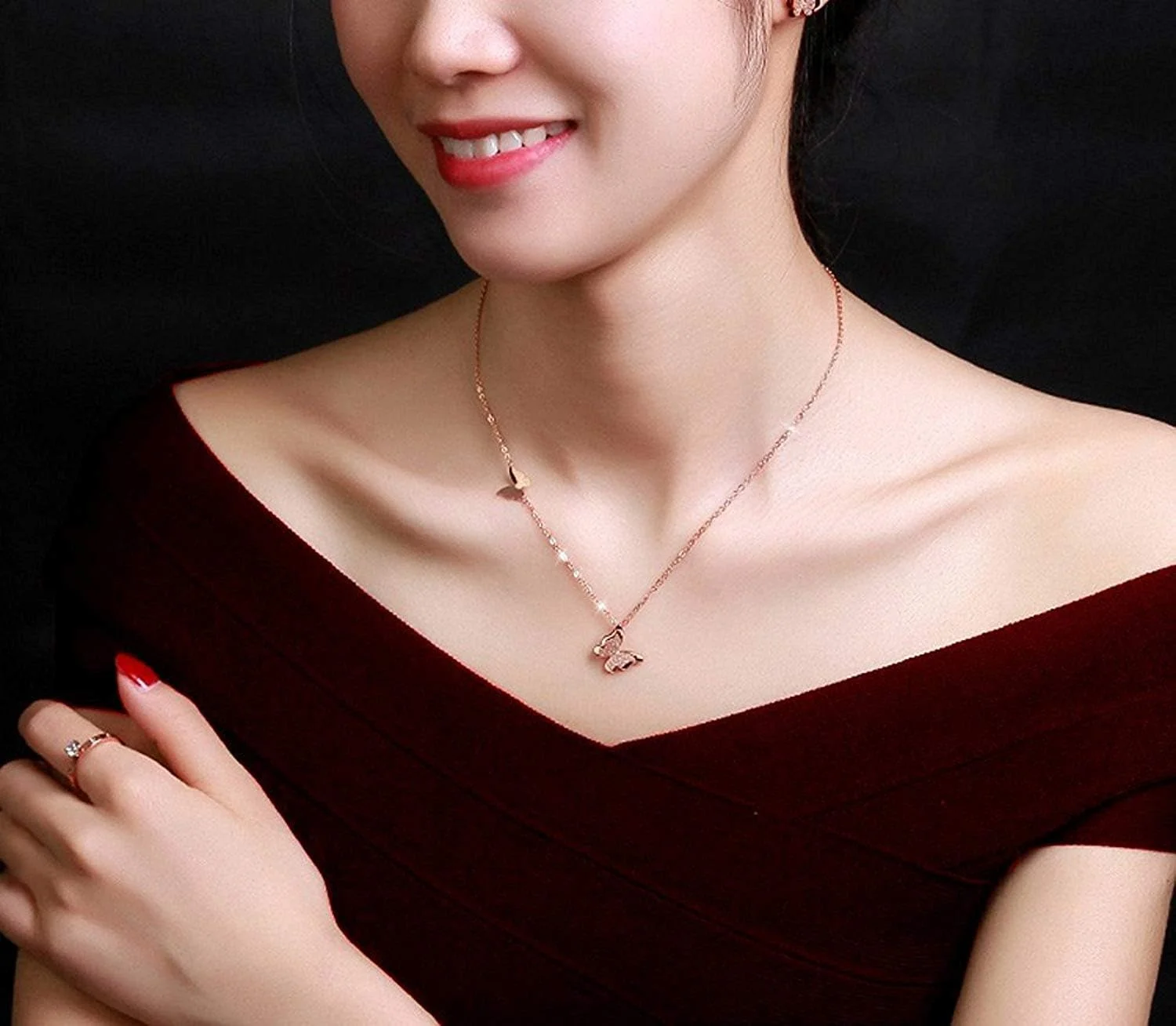 گردنبند آویز پروانه ای روکش طلای رزگلد 18 عیار YouBella برای زنان و دختران