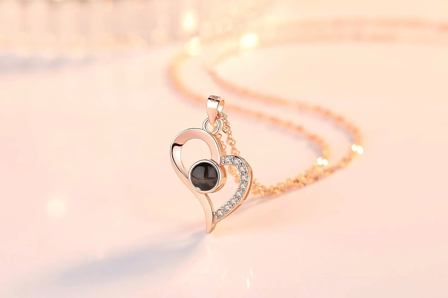 یوطلا، گردنبند قلب با روکش طلای رز 18 عیار با عبارت دوستت دارم به 100 زبان مختلف، زیورآلات زنانه و دخترانه (مدل 2)