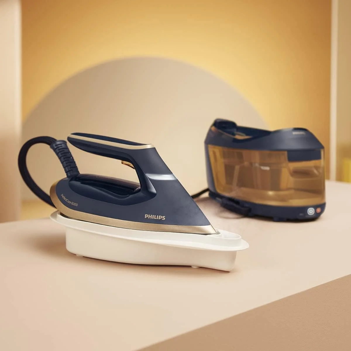 اتو بخار مخزن دار فیلیپس PerfectCare سری 6000، 2400 وات، جریان بخار 600 گرم، فشار 8 بار، بدون سوزاندن لباس با فناوری OptimalTEMP، مخزن 1.8 لیتری، مشکی (PSG6066/26) اتو بخار مخزن دار فیلیپس PerfectCare سری 6000، 2400 وات، جریان بخار 600 گرم، فشار 8 بار، بدون سوزاندن لباس با فناوری OptimalTEMP، مخزن 1.8 لیتری، مشکی (PSG6066/26)