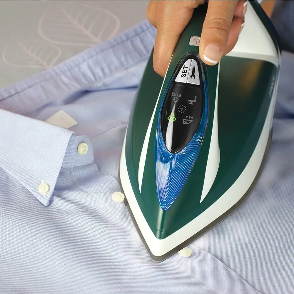 اتو بخار مخزن دار پولتی Vaporella Express VE30.20، اتو بخار با کارایی بالا، پمپ تا 8 بار، عملکرد اکو، با فناوری ONE TEMPERATURE و تنظیمات دیجیتال، سبز/سفید