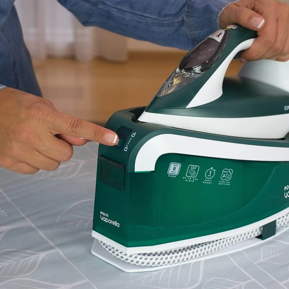 اتو بخار مخزن دار پولتی Vaporella Express VE30.20، اتو بخار با کارایی بالا، پمپ تا 8 بار، عملکرد اکو، با فناوری ONE TEMPERATURE و تنظیمات دیجیتال، سبز/سفید