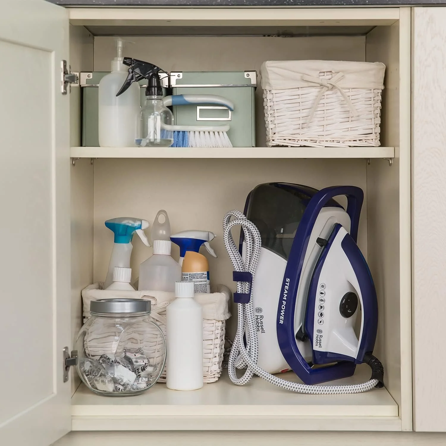 اتو بخار مخزن دار راسل هابز Steam Power، مخزن آب جداشدنی 1.3 لیتری، کفی سرامیکی، شات بخار 130 گرمی، خروجی 110 گرمی، نگهداری عمودی، دسته حمل، محل نگهداری سیم، 2600 وات 24440 بنفش و سفید اتو بخار مخزن دار راسل هابز Steam Power، مخزن آب جداشدنی 1.3 لیتری، کفی سرامیکی، شات بخار 130 گرمی، خروجی 110 گرمی، نگهداری عمودی، دسته حمل، محل نگهداری سیم، 2600 وات 24440 بنفش و سفید