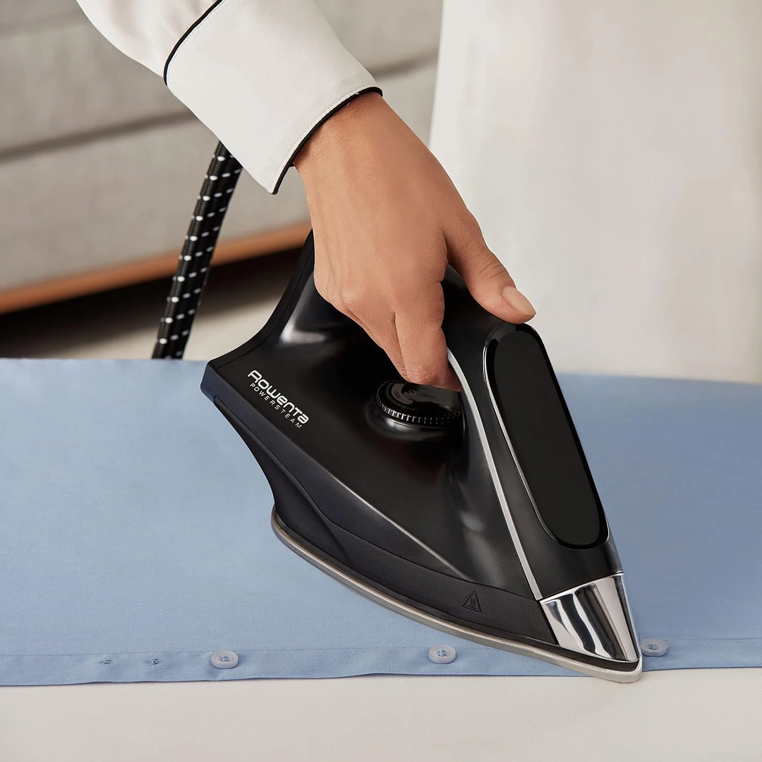 اتو بخار پرفشار روونتا Powersteam VR8315، 6.2 بار، بخار لحظه ای 340 گرم در دقیقه، بخار مداوم 120 گرم در دقیقه، کفی MicroSteam با مخزن 1.7 لیتری و حالت Eco، مناسب برای همه پارچه ها اتو بخار پرفشار روونتا Powersteam VR8315، 6.2 بار، بخار لحظه ای 340 گرم در دقیقه، بخار مداوم 120 گرم در دقیقه، کفی MicroSteam با مخزن 1.7 لیتری و حالت Eco، مناسب برای همه پارچه ها