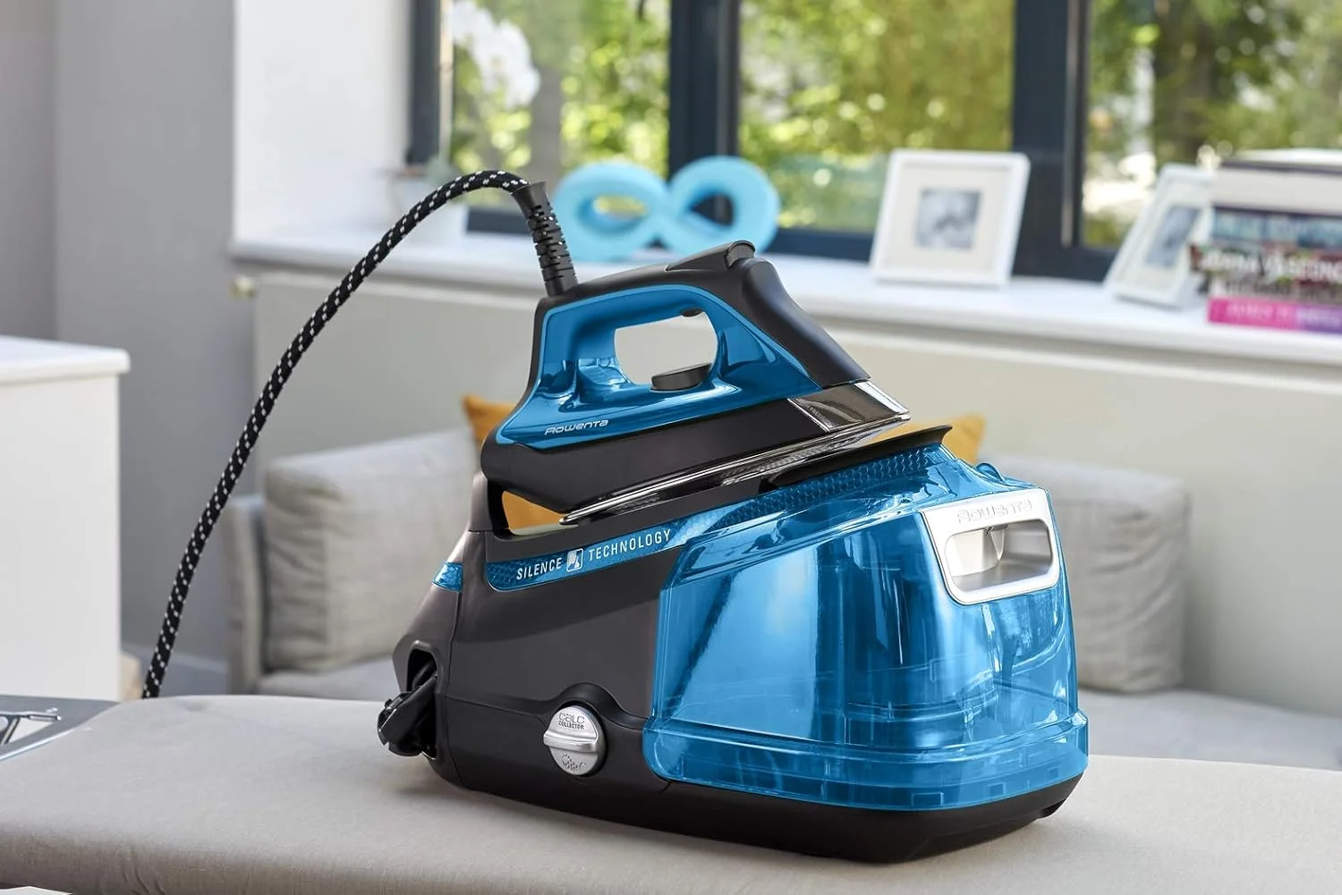 اتو بخار روونتا Silence Steam Pro با توان 2800 وات، مخزن 1.3 لیتری و کفی Microsteam 400، مشکی و آبی - اتو بخار (2800 وات، 7.5 بار، 1.3 لیتر، 480، 140 گرم در دقیقه) اتو بخار روونتا Silence Steam Pro با توان 2800 وات، مخزن 1.3 لیتری و کفی Microsteam 400، مشکی و آبی - اتو بخار (2800 وات، 7.5 بار، 1.3 لیتر، 480، 140 گرم در دقیقه)