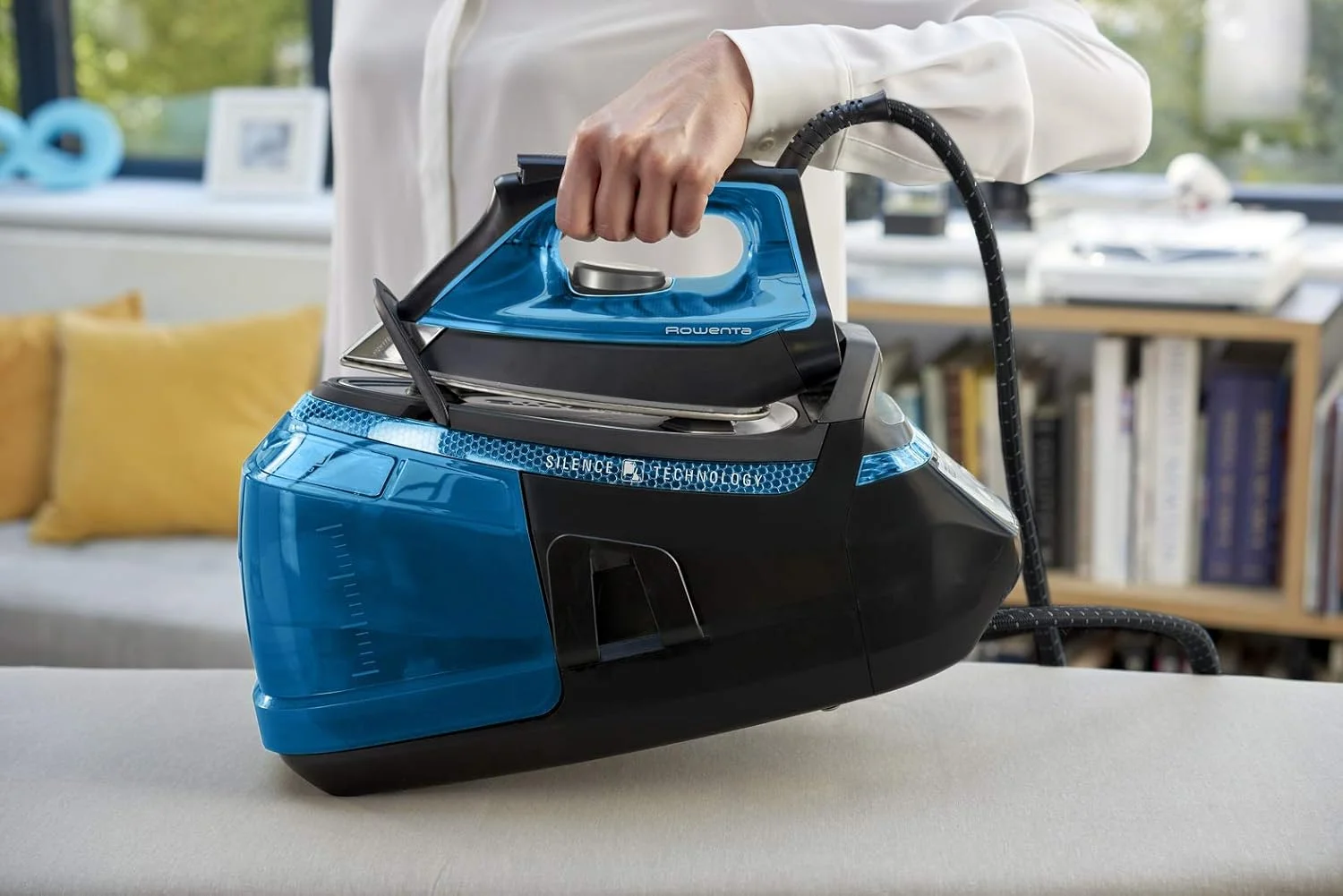 اتو بخار روونتا Silence Steam Pro با توان 2800 وات، مخزن 1.3 لیتری و کفی Microsteam 400، مشکی و آبی - اتو بخار (2800 وات، 7.5 بار، 1.3 لیتر، 480، 140 گرم در دقیقه) اتو بخار روونتا Silence Steam Pro با توان 2800 وات، مخزن 1.3 لیتری و کفی Microsteam 400، مشکی و آبی - اتو بخار (2800 وات، 7.5 بار، 1.3 لیتر، 480، 140 گرم در دقیقه)