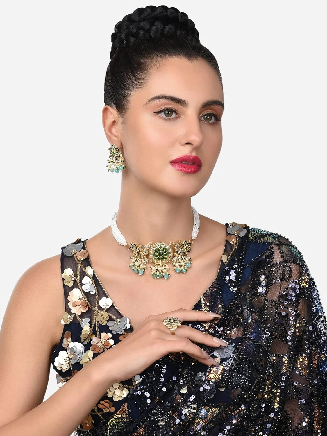 زیوری پرلز، ست گردنبند چوکر، گوشواره و انگشتر زنانه با مهره های سبز و نگین های Kundan مدل سنتی - ZPFK11066 زیوری پرلز، ست گردنبند چوکر، گوشواره و انگشتر زنانه با مهره های سبز و نگین های Kundan مدل سنتی - ZPFK11066