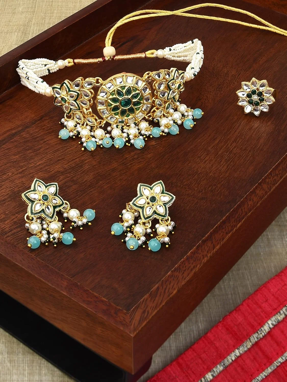 زیوری پرلز، ست گردنبند چوکر، گوشواره و انگشتر زنانه با مهره های سبز و نگین های Kundan مدل سنتی - ZPFK11066 زیوری پرلز، ست گردنبند چوکر، گوشواره و انگشتر زنانه با مهره های سبز و نگین های Kundan مدل سنتی - ZPFK11066
