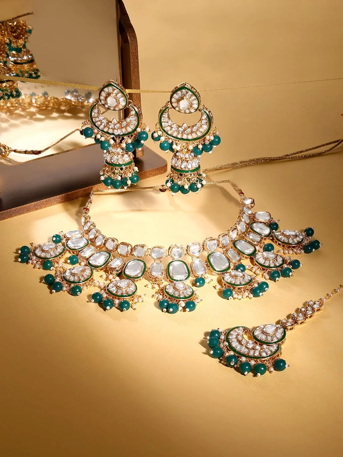 زیوری پرلز ست گردنبند چوکر، گوشواره و مانگ تیکا زنانه سبز میناکاری شده عروس کندان - ZPFK17581