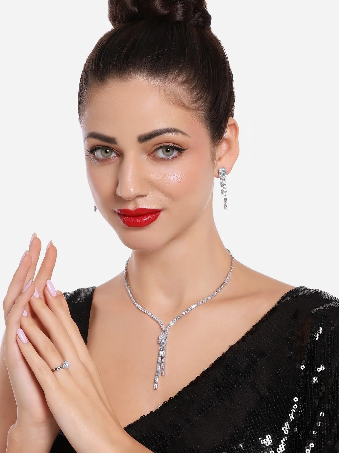 زیوری پیرلز ست گردنبند، گوشواره و انگشتر زنانه طرح نقره ای نگین دار برنجی مناسب مهمانی مدل ZPFK16748 زیوری پیرلز ست گردنبند، گوشواره و انگشتر زنانه طرح نقره ای نگین دار برنجی مناسب مهمانی مدل ZPFK16748
