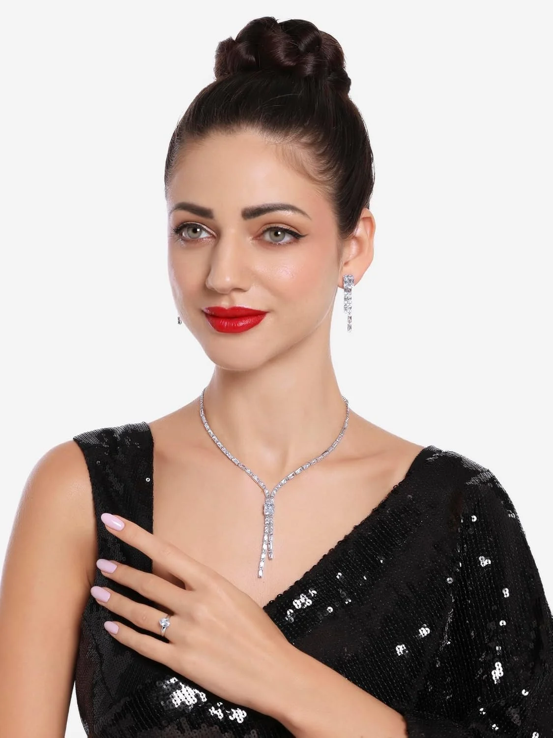 زیوری پیرلز ست گردنبند، گوشواره و انگشتر زنانه طرح نقره ای نگین دار برنجی مناسب مهمانی مدل ZPFK16748 زیوری پیرلز ست گردنبند، گوشواره و انگشتر زنانه طرح نقره ای نگین دار برنجی مناسب مهمانی مدل ZPFK16748