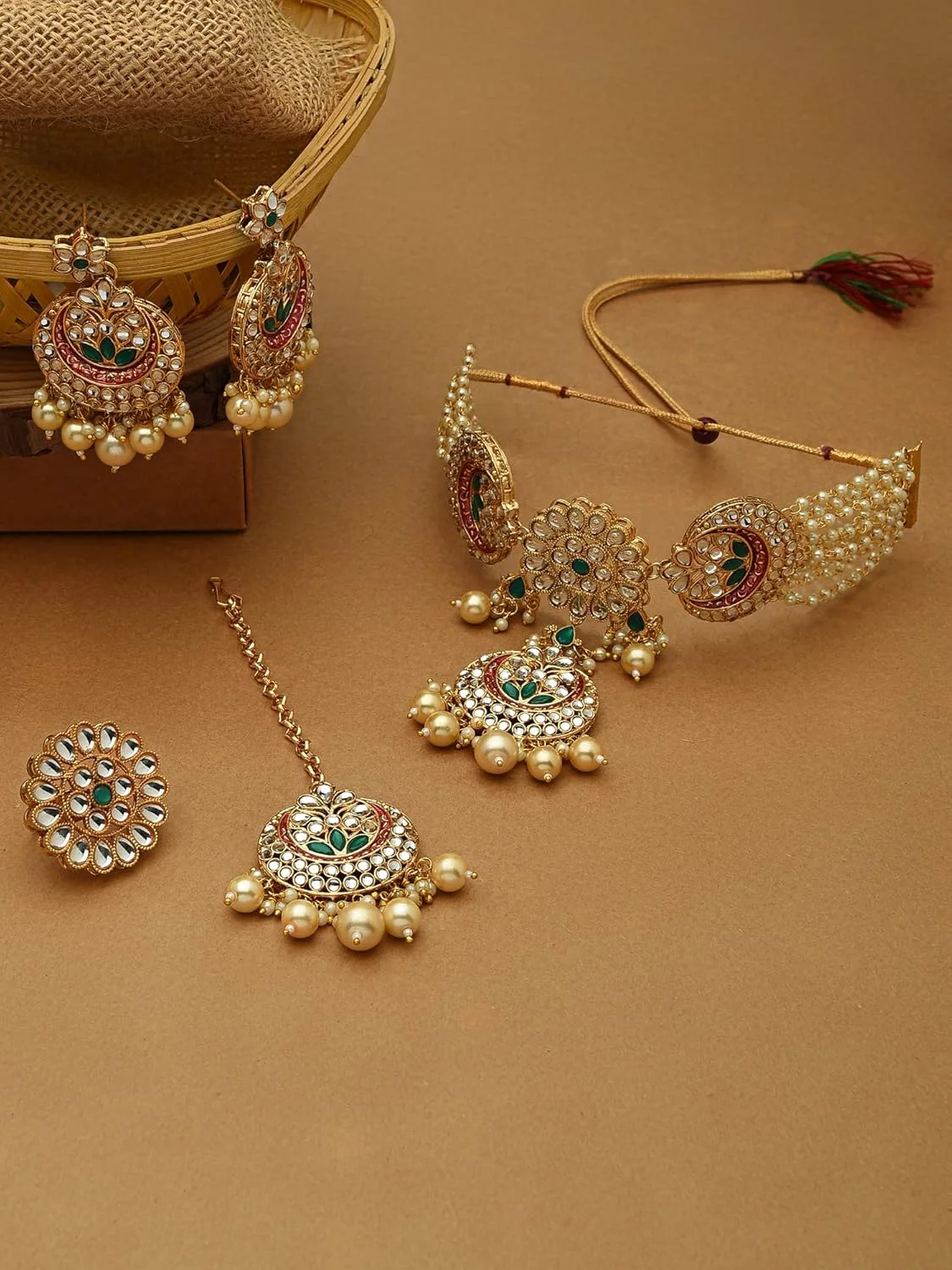 ست گردنبند چوکر، گوشواره، مانگ تیکا و انگشتر میناکاری شده زنانه Zaveri Pearls صورتی و سبز - ZPFK12633 ست گردنبند چوکر، گوشواره، مانگ تیکا و انگشتر میناکاری شده زنانه Zaveri Pearls صورتی و سبز - ZPFK12633