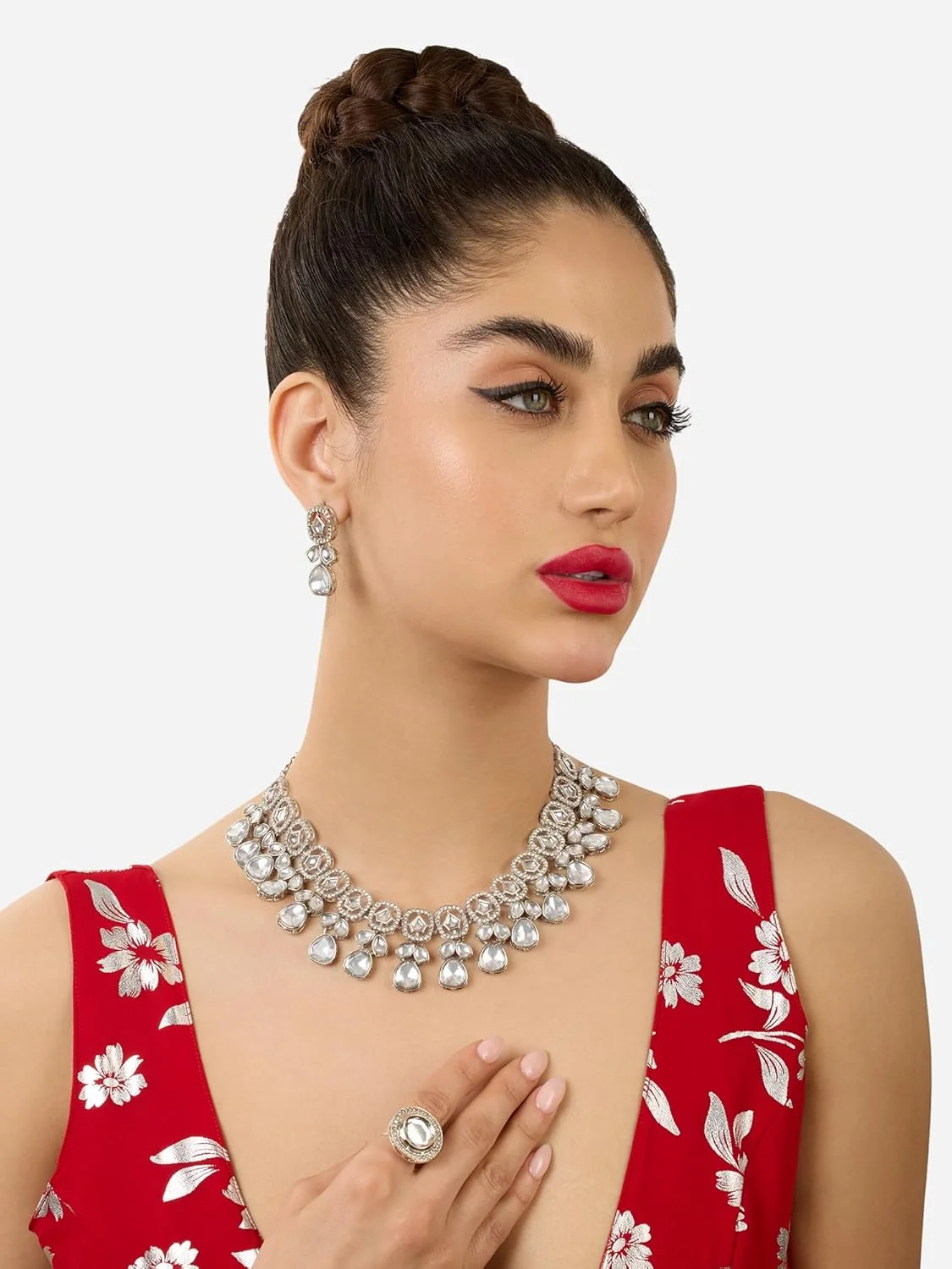 زیوری پرلز ست گردنبند، گوشواره و انگشتر زنانه با نگین های درخشان نقره ای رنگ، مزین به الماس های اتریشی - ZPFK17595 زیوری پرلز ست گردنبند، گوشواره و انگشتر زنانه با نگین های درخشان نقره ای رنگ، مزین به الماس های اتریشی - ZPFK17595