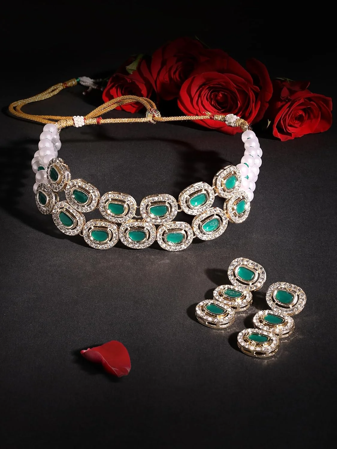 ZAVERI PEARLS گردنبند چوکر نگین دار سبز و الماس اتریشی درخشان به همراه گوشواره زنانه - ZPFK17343 ZAVERI PEARLS گردنبند چوکر نگین دار سبز و الماس اتریشی درخشان به همراه گوشواره زنانه - ZPFK17343