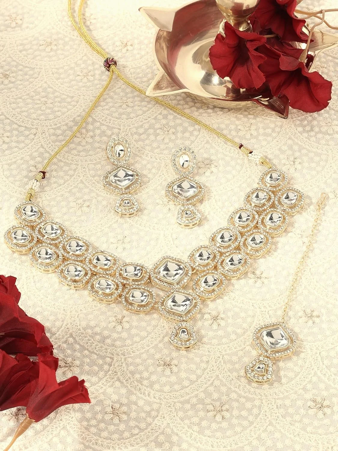 زیوری پرلز ست گردنبند، گوشواره و مانگتیکا زنانه با سنگ های مصنوعی و الماس اتریشی با روکش طلایی - ZPFK16921 زیوری پرلز ست گردنبند، گوشواره و مانگتیکا زنانه با سنگ های مصنوعی و الماس اتریشی با روکش طلایی - ZPFK16921