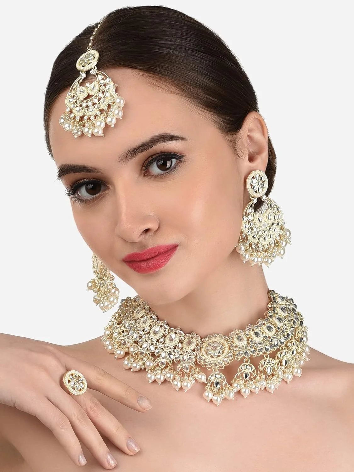 زیوری پرلز، ست گردنبند، گوشواره، مانگ تیکا و انگشتر عروس زنانه با طرح کندن و مروارید، رنگ طلایی - ZPFK12203 زیوری پرلز، ست گردنبند، گوشواره، مانگ تیکا و انگشتر عروس زنانه با طرح کندن و مروارید، رنگ طلایی - ZPFK12203