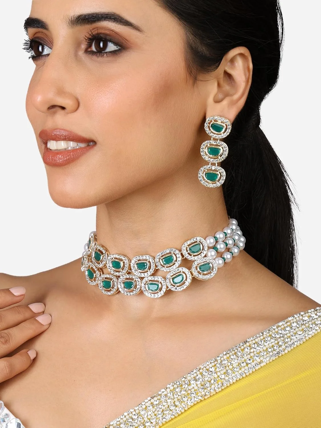 ZAVERI PEARLS گردنبند چوکر نگین دار سبز و الماس اتریشی درخشان به همراه گوشواره زنانه - ZPFK17343 ZAVERI PEARLS گردنبند چوکر نگین دار سبز و الماس اتریشی درخشان به همراه گوشواره زنانه - ZPFK17343