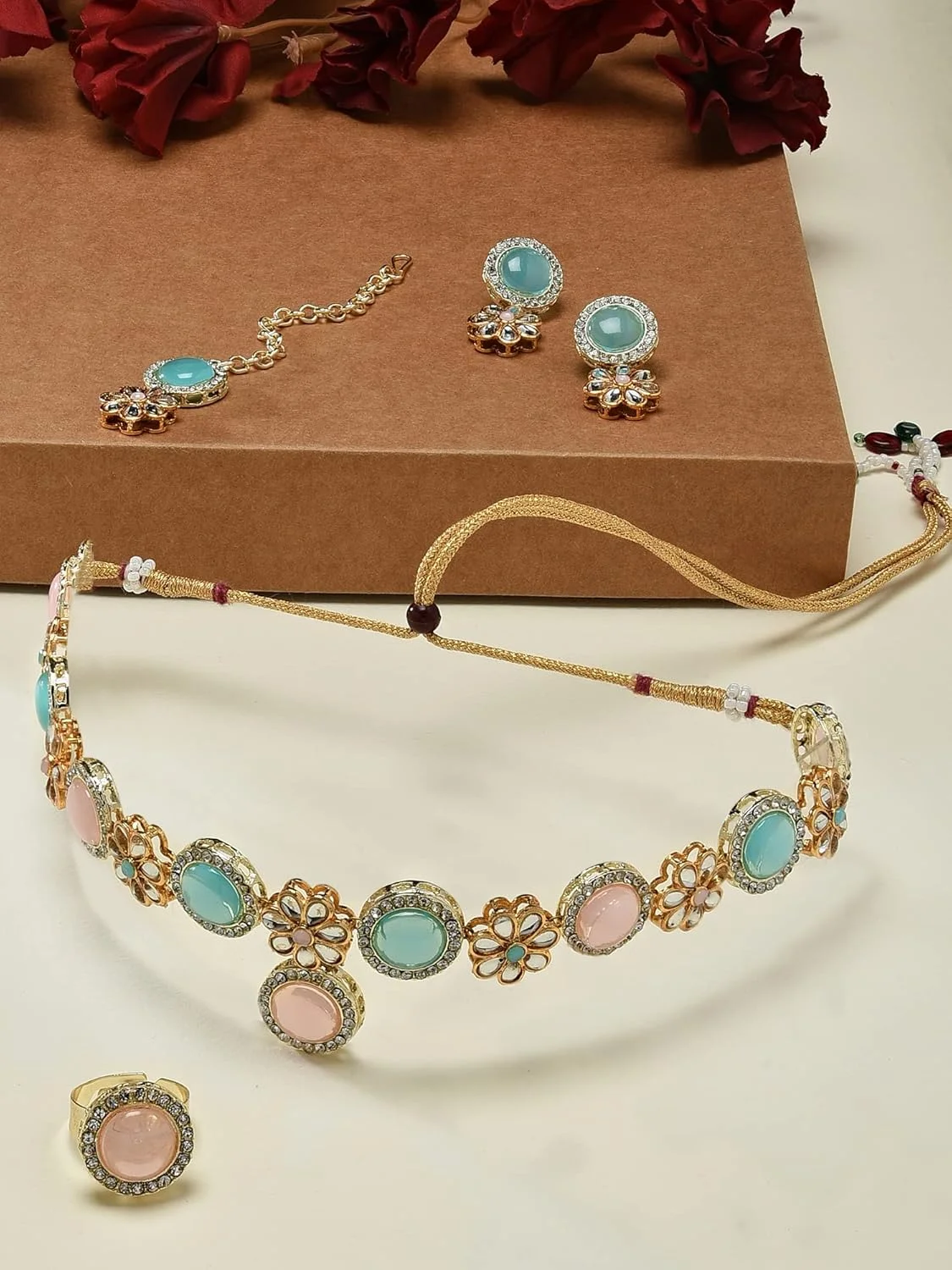 ست گردنبند، گوشواره، مانگ تیکا و انگشتر زنانه ZAVERI PEARLS با گل های کندان آبی فیروزه ای و صورتی - ZPFK15978