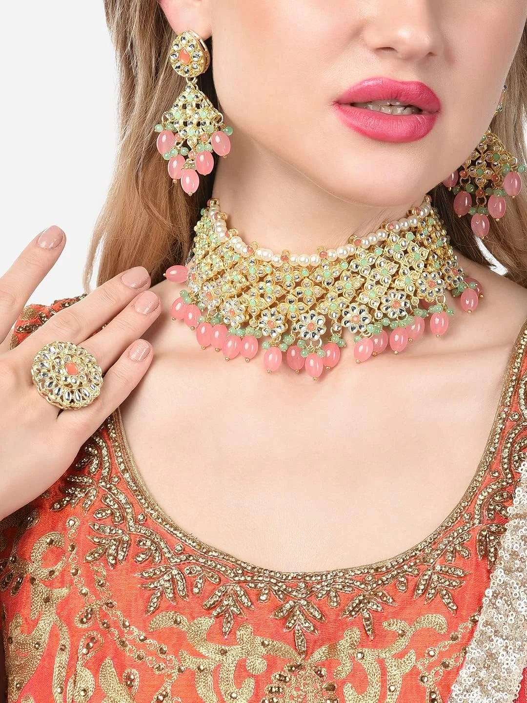 زیوری پرلز، ست گردنبند چوکر، گوشواره و انگشتر زنانه با سنگ ها و مهره های صورتی و سبز و طرح گل کندان - ZPFK14718 زیوری پرلز، ست گردنبند چوکر، گوشواره و انگشتر زنانه با سنگ ها و مهره های صورتی و سبز و طرح گل کندان - ZPFK14718