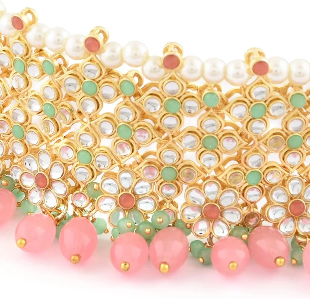 زیوری پرلز، ست گردنبند چوکر، گوشواره و انگشتر زنانه با سنگ ها و مهره های صورتی و سبز و طرح گل کندان - ZPFK14718 زیوری پرلز، ست گردنبند چوکر، گوشواره و انگشتر زنانه با سنگ ها و مهره های صورتی و سبز و طرح گل کندان - ZPFK14718