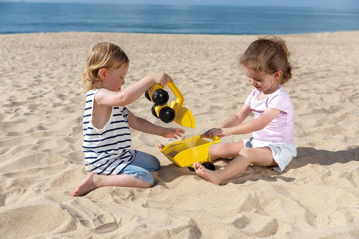 اسباب بازی کامیون کمپرسی قدرتمند Hape، مناسب برای شن و ساحل، اسباب بازی ماشین، اسباب بازی جعبه شنی، ست اسباب بازی ساحلی کودک، اسباب بازی مسافرتی کودک در فضای باز، ایده آل برای بازی در فضای باز، اسباب بازی های تابستانی، تقویت مهارت های حرکتی، زرد