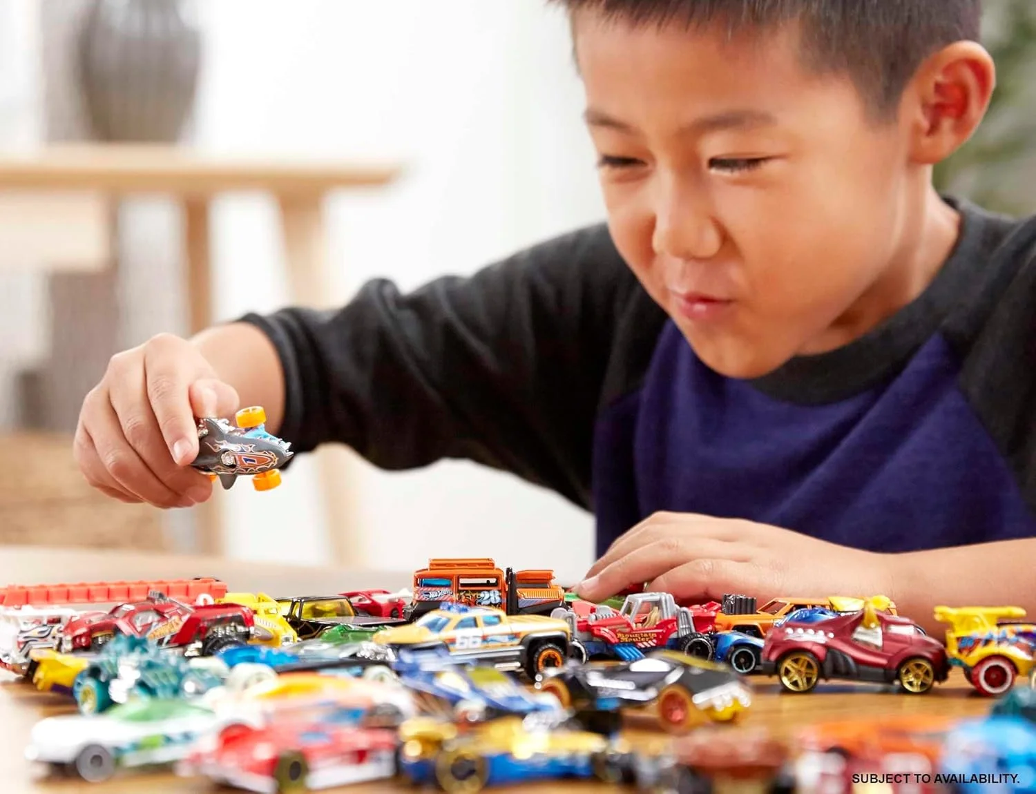 مجموعه 20 عددی ماشین های اسباب بازی Hot Wheels، مدل های متنوع، کامیون ها و ماشین های اسباب بازی در مقیاس 1:64 با جزئیات و تزئینات واقعی، ماشین های کلکسیونی برای کودکان 3 سال به بالا، مدل ها ممکن است متفاوت باشند، DXY59