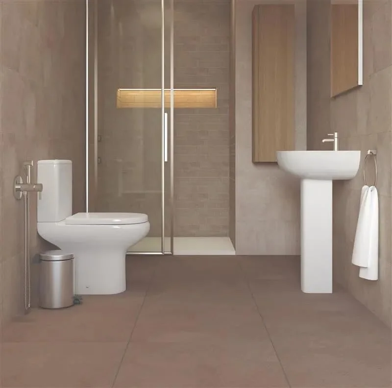 توالت فرنگی سرامیک RAK مدل Compact، اتصال از نزدیک، خروجی پشتی باز، سیفون S، طول 64 سانتی متر، ست توالت