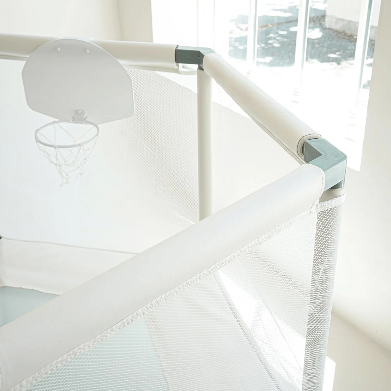 ترامپولین خانه مربعی کودکان، ترامپولین سرپوشیده و روباز زیبا برای کودکان نوپا با تور ایمنی، حلقه بسکتبال، ظرفیت 100 کیلوگرم، طراحی فوق ایمن بدون شکاف، هدیه برای پسران و دختران