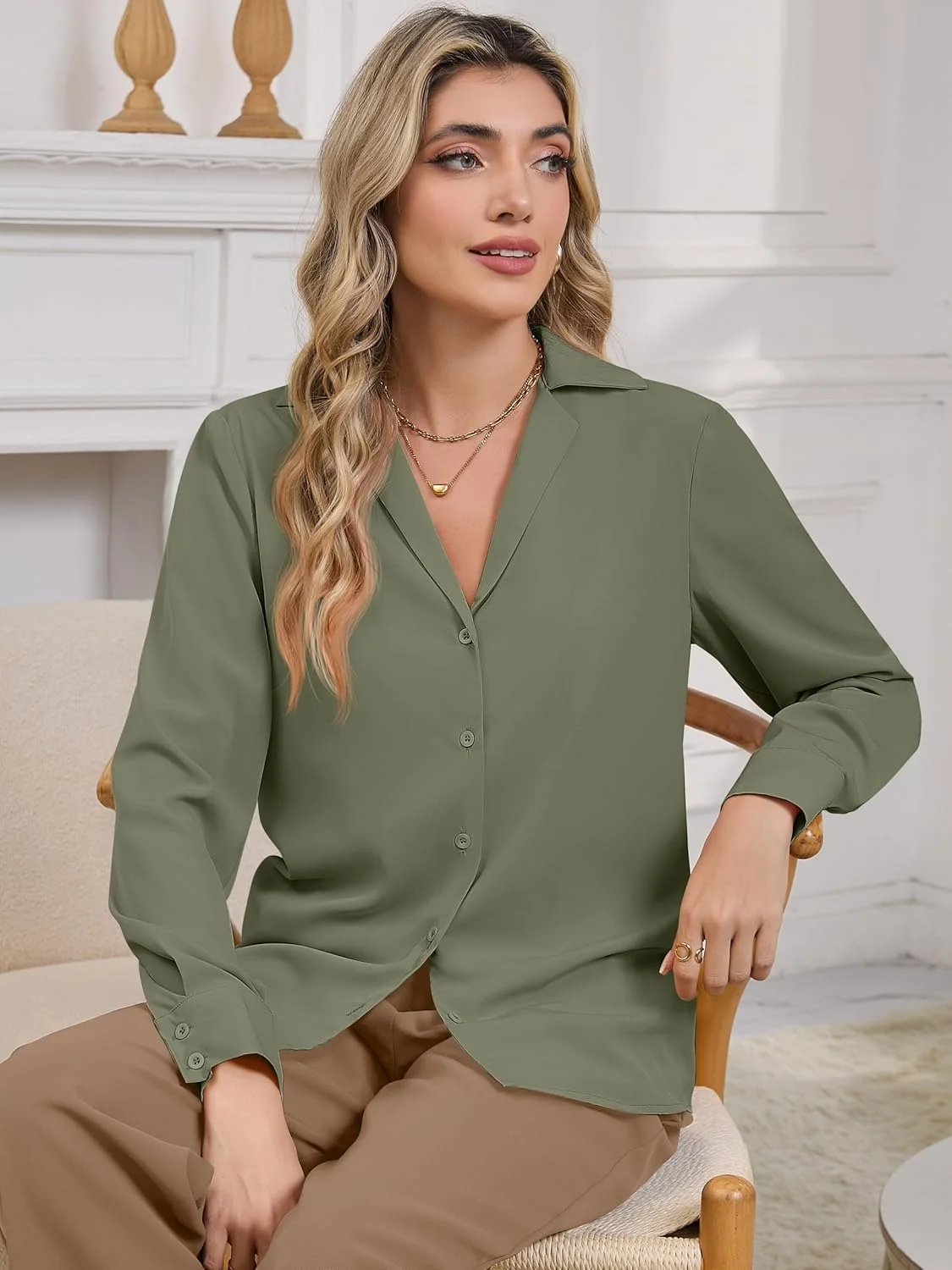 بلوز زنانه ابریشمی آستین بلند یقه هفت دکمه دار، بلوز ساتن شیک و غیر رسمی یقه برگردان زنانه 2025