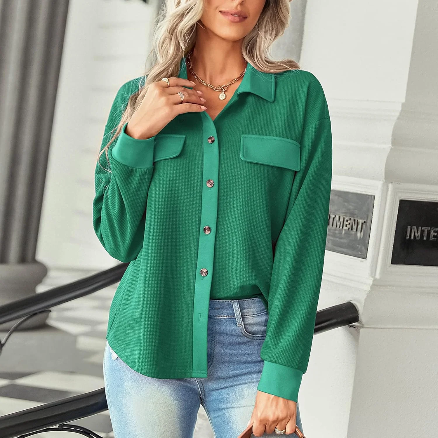 بلوز آستین بلند زنانه دکمه دار وافل، تاپ غیر رسمی گشاد، رنگ ثابت، یقه برگردان، مناسب کار، پیراهن ساده