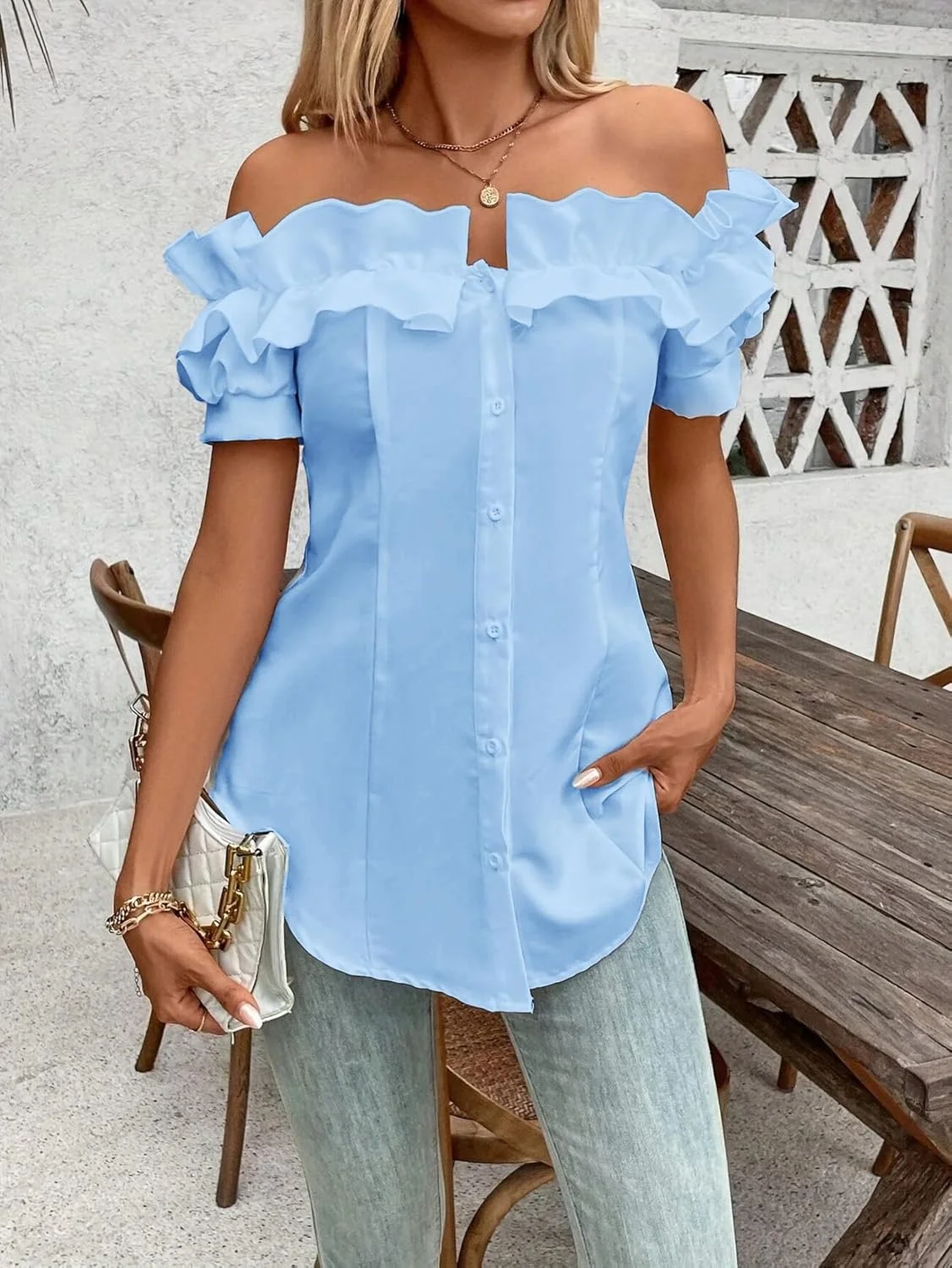 بلوز زنانه دکمه دار یقه باز، مدل کاردیگان، مناسب استفاده روزمره